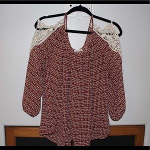 Soprano XL Cold Shoulder Top